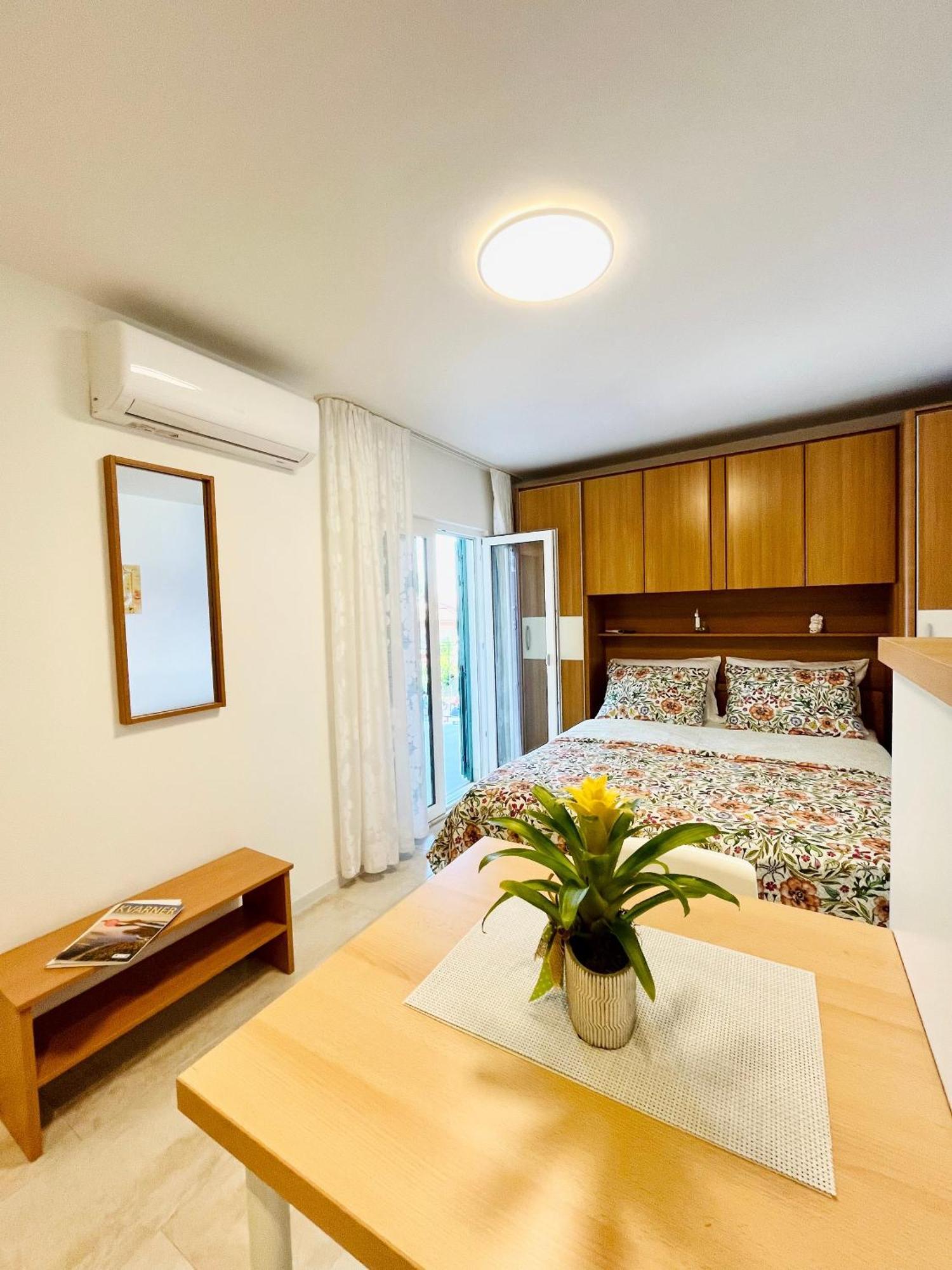 Apartments By The Sea Medveja, Opatija - 7720 Lovran Habitación foto